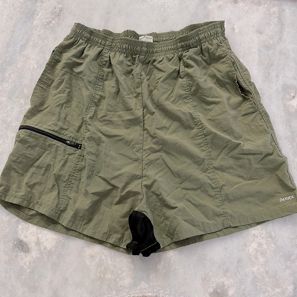 Men’s large lightweight above the knee shorts, olive green